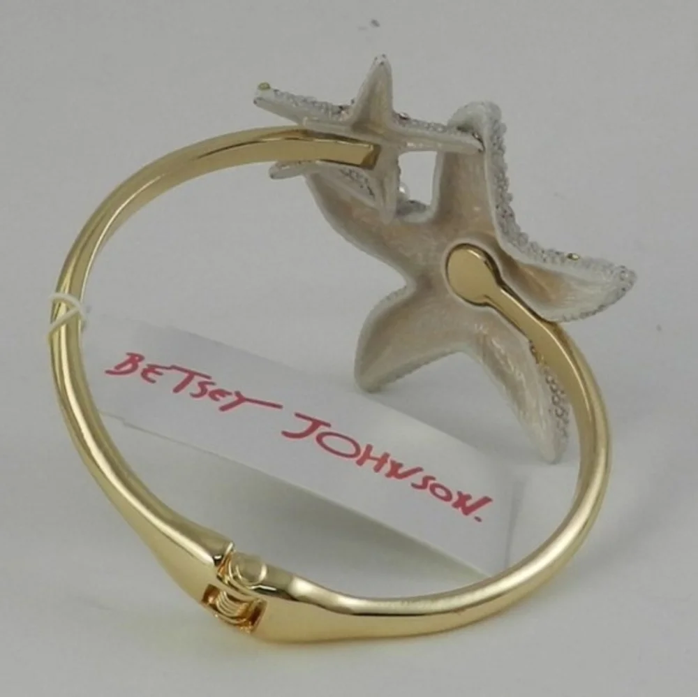 🤍▪️Betsey Johnson ▪️Betsey Johnson Starfish Hinged Bangle Bracelet